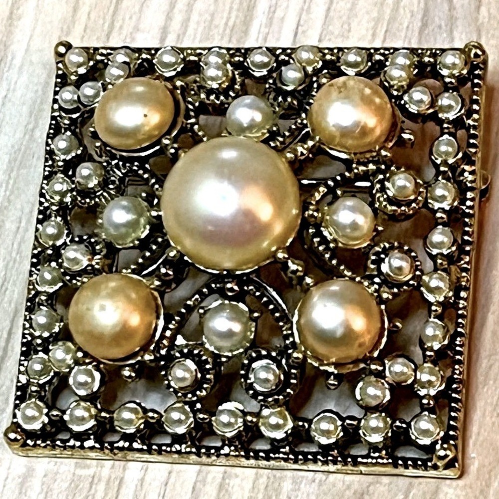 Vintage Faux Pearl Brooch Square Gold Tone Filigree Statement Pin - Picture 2 of 4